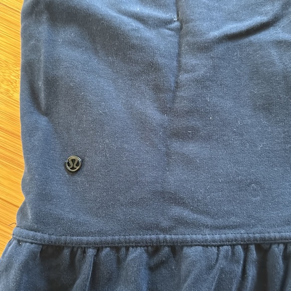 Lululemon sweatshirt. Navy. Size 6. - Picture 3 of 3
